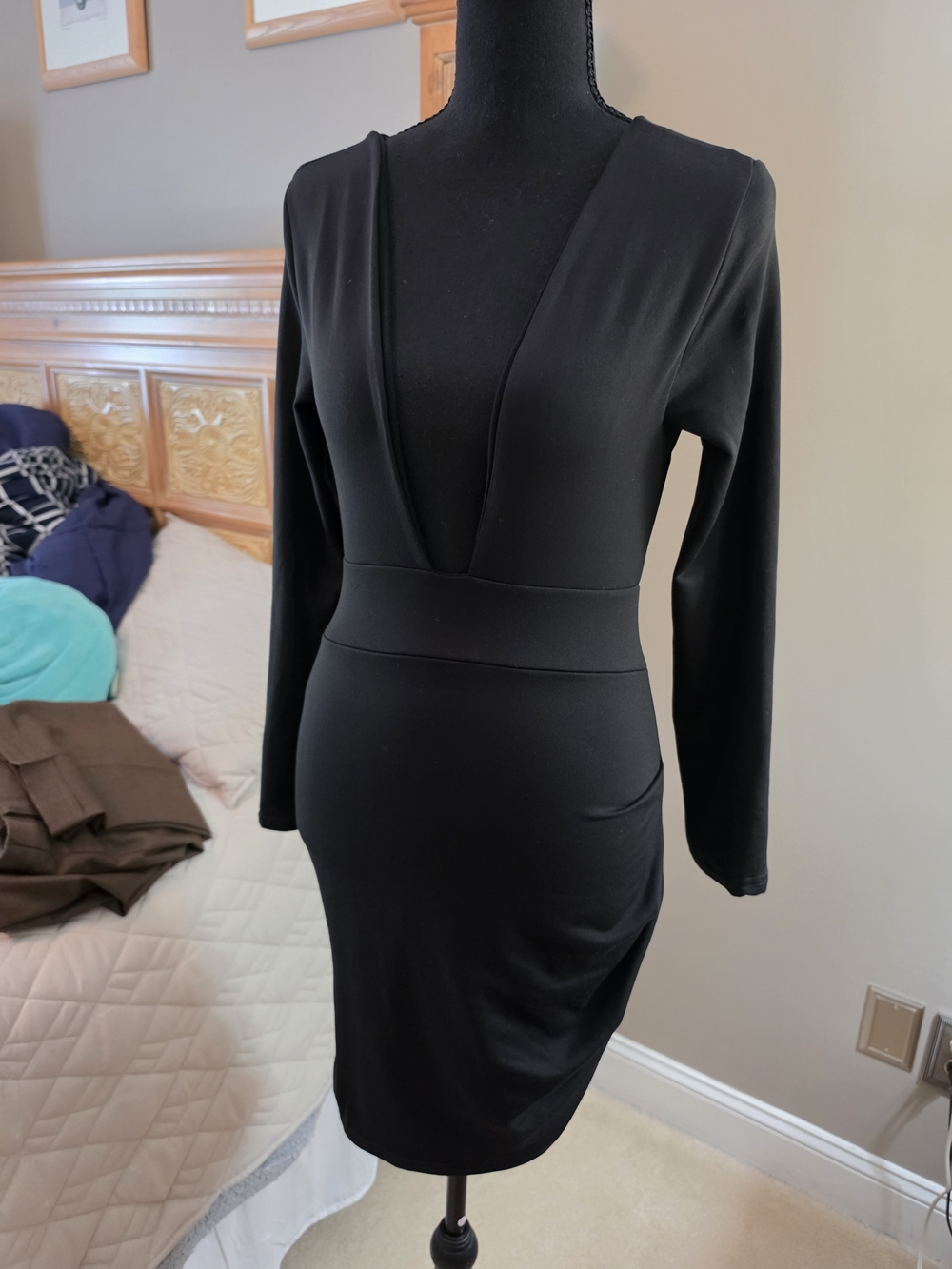 Source Unknown Black Long Sleeve Plunging V-Neck Bodycon Dress